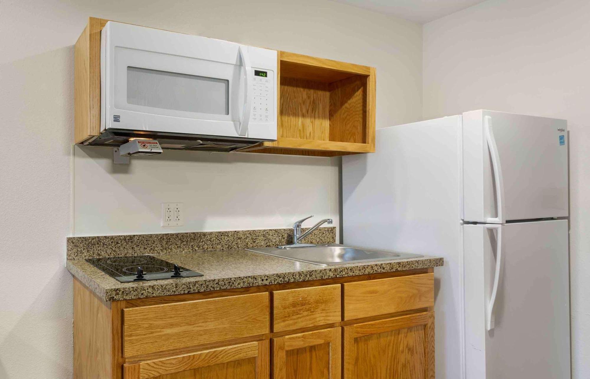 Extended Stay America Select Suites - Cleveland - Airport מראה חיצוני תמונה
