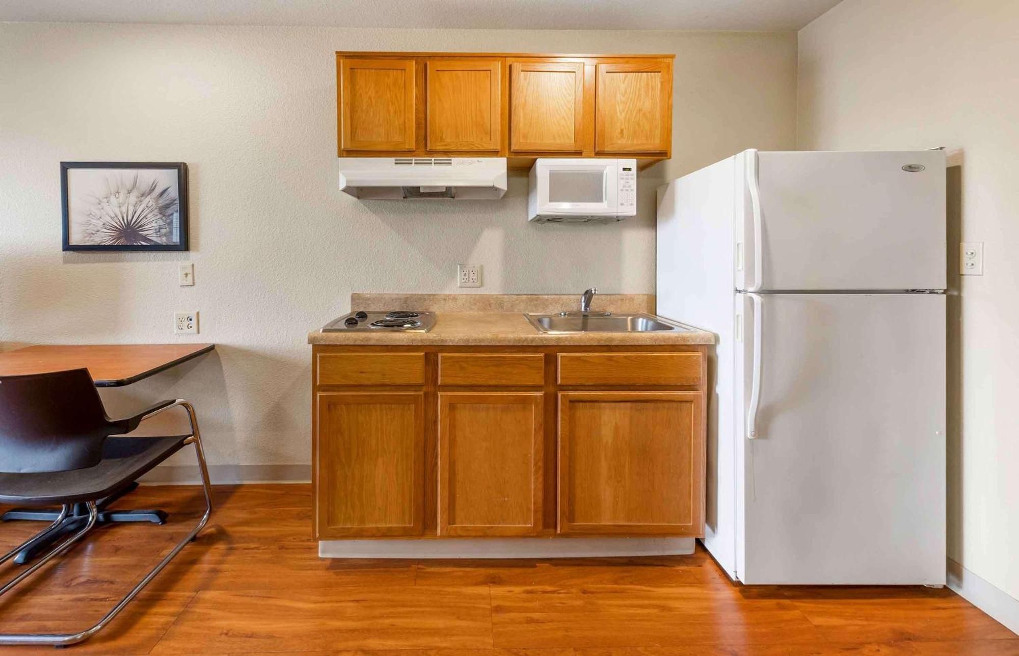 Extended Stay America Select Suites - Cleveland - Airport מראה חיצוני תמונה